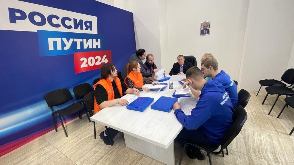 Первые пошли: подписи жителей Приморского края «за Путина» уедут в Москву
