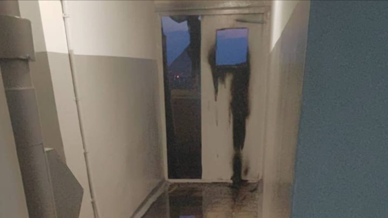 Квартира «взорвалась» и загорелась во Владивостоке — видео