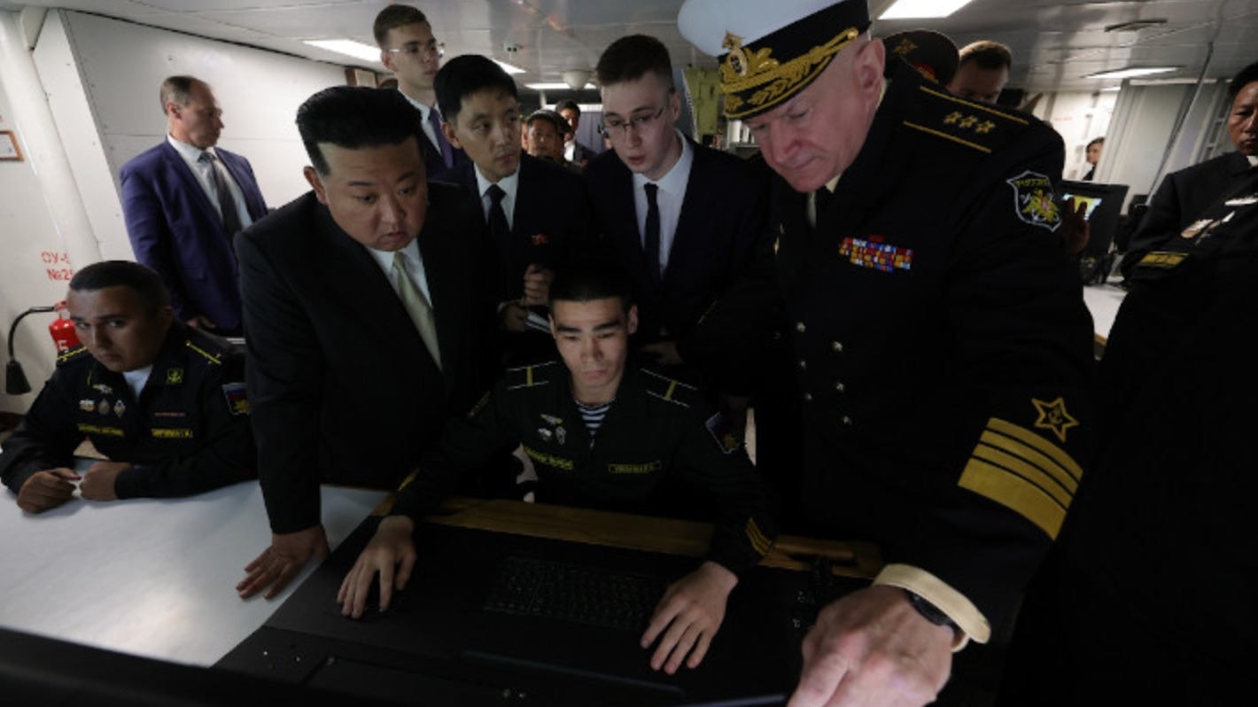 Ким Чен Ын посетил фрегат «Маршал Шапошников»