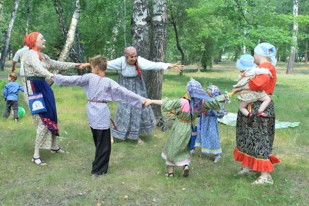 В Доме культуры села Кремово звучит народная музыка