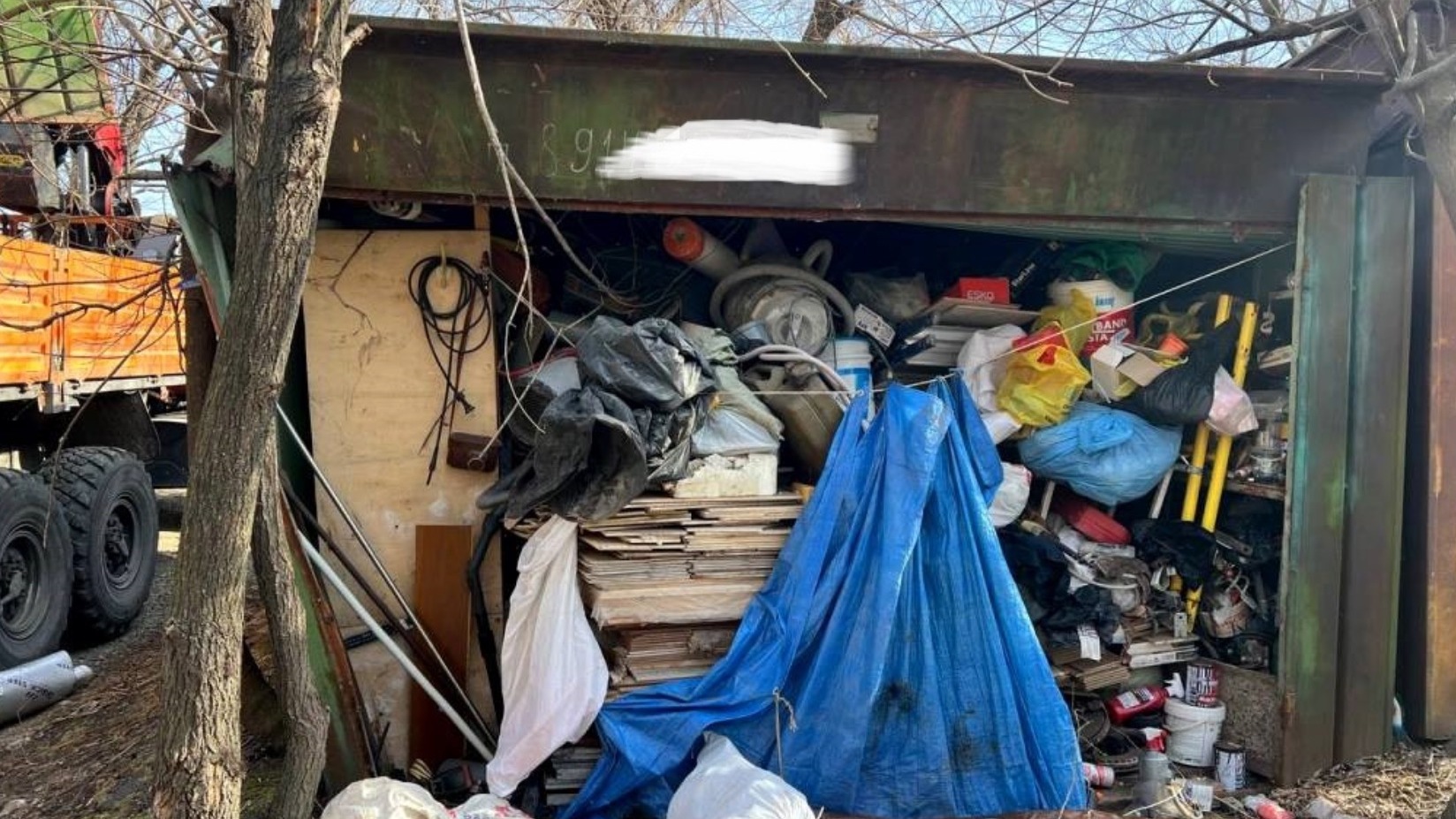 На улице Владивостока за неделю вывезли пять незаконных гаражей