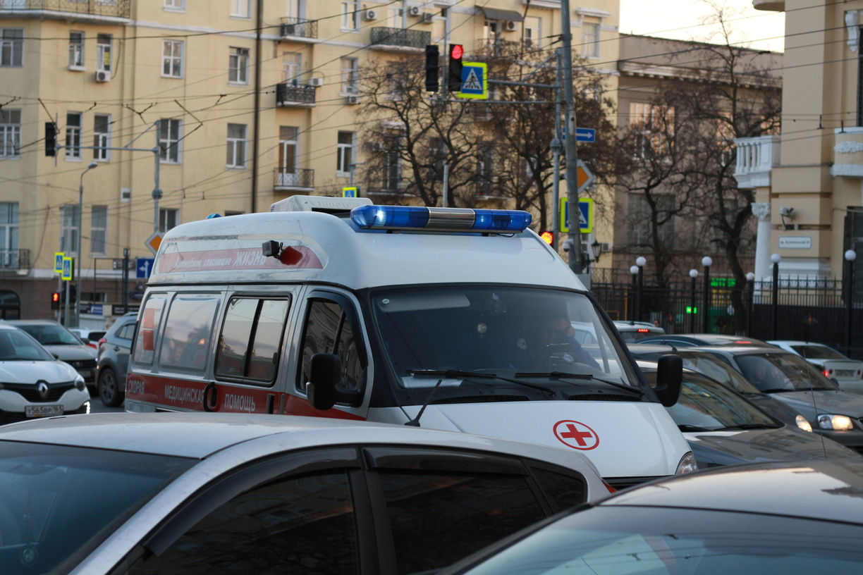 Грузовик столкнулся с пассажирским автобусом в Приморье: пострадали люди