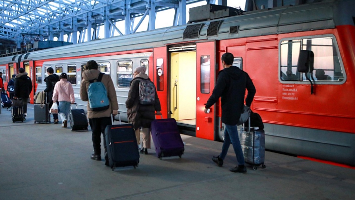 Электричкой из Владивостока в аэропорт воспользовались 43 тысячи человек