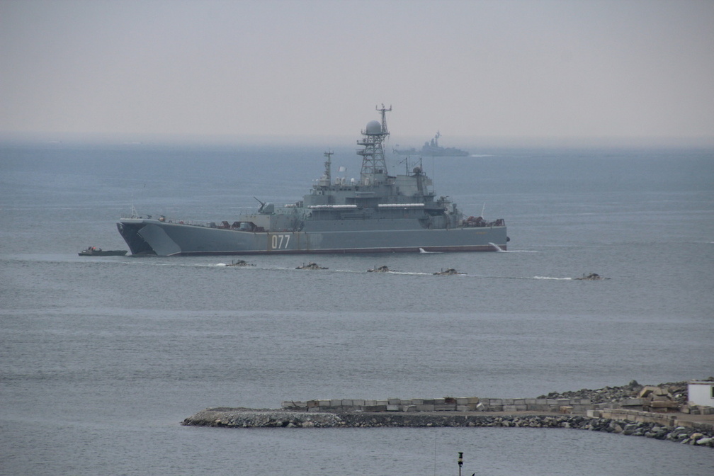 Боевые корабли станут доступны для посещения на один день во Владивостоке
