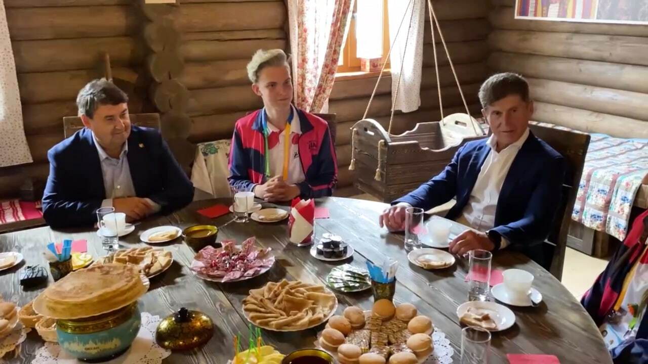 Олег Кожемяко встретился с юными спортсменами «Детей Азии» за чашкой чая