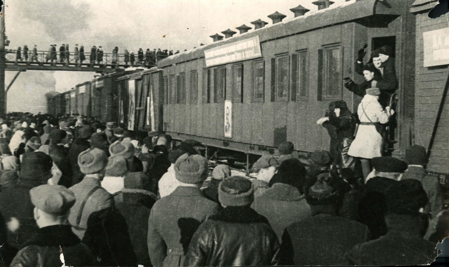 Отправка эшелона из Владивостока на Ленинградский фронт