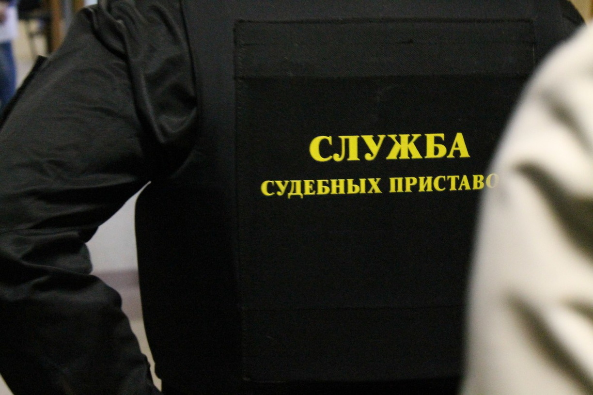Лежал на полу: пристав из Владивостока пришёл к должнику и увидел страшное