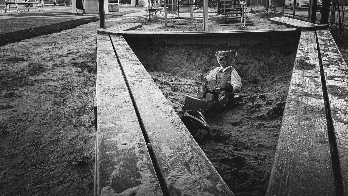 «Пользоваться нельзя»: содержимое детской песочницы обсуждают во Владивостоке