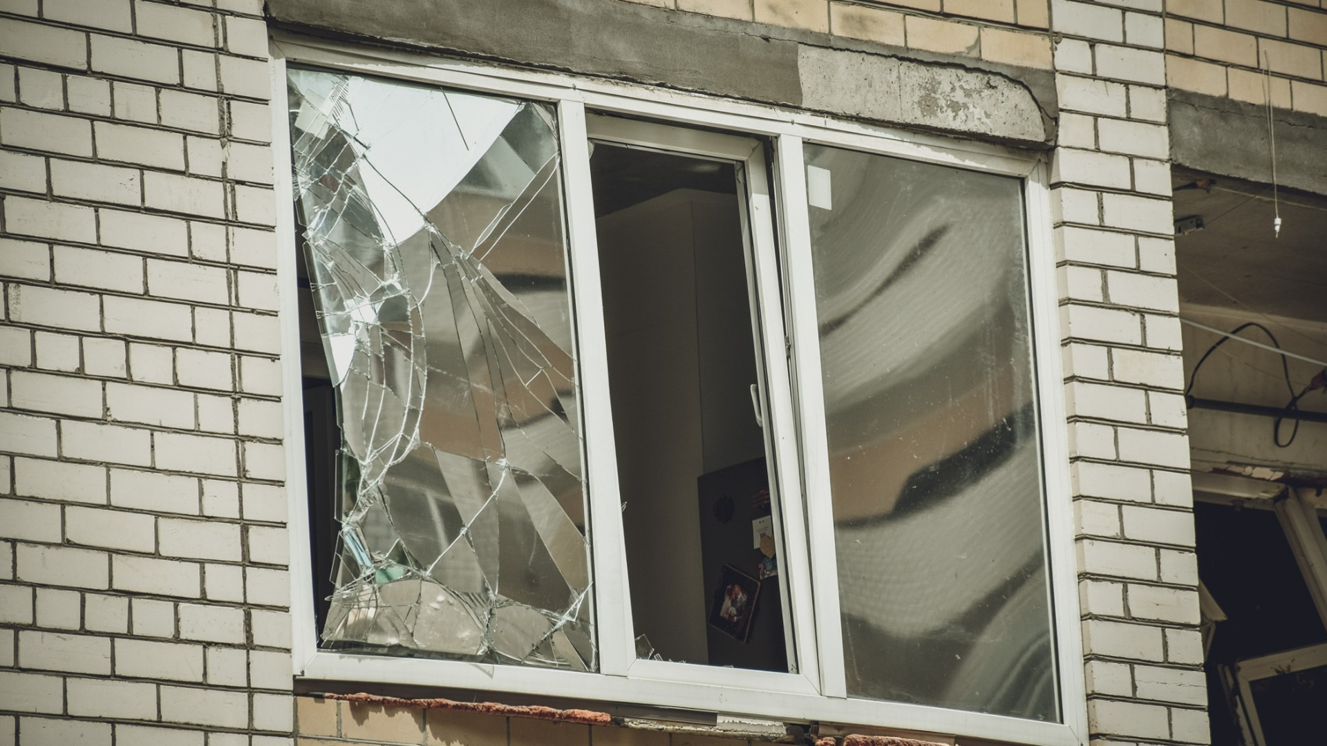 Полиция ищет тех, кто открыл огонь из окна многоэтажки во Владивостоке