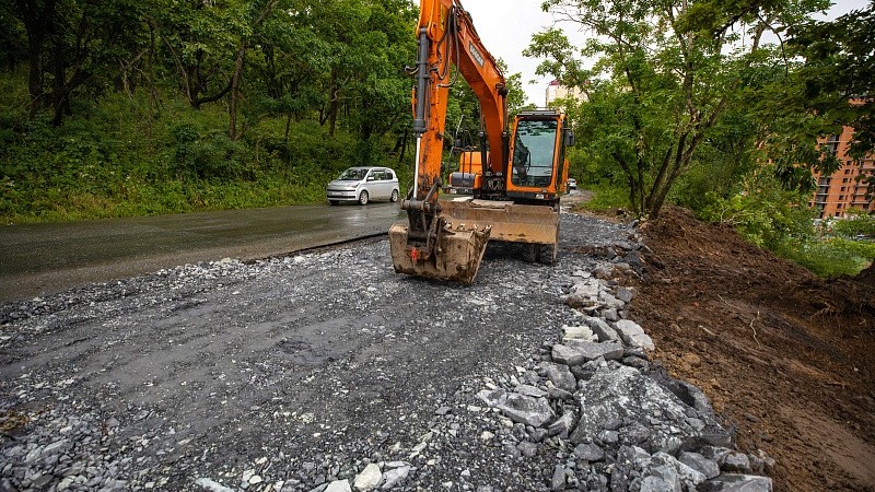 Новая дорога и подпорная стена — Владивосток восстанавливают после стихии