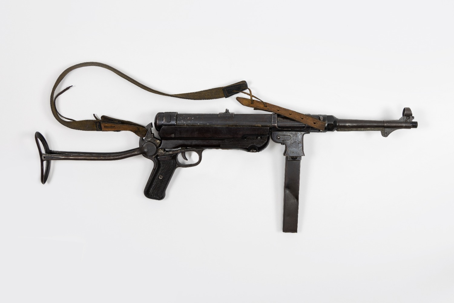 Трофейное оружие, переданное приморцам воинами-ленинградцами