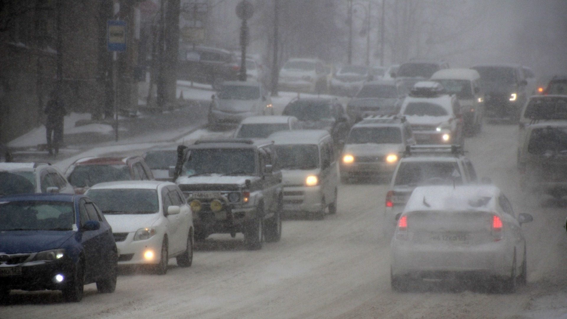 Циклон начал свирепствовать в регионе: снегопад и гололедица пришли в Приморье
