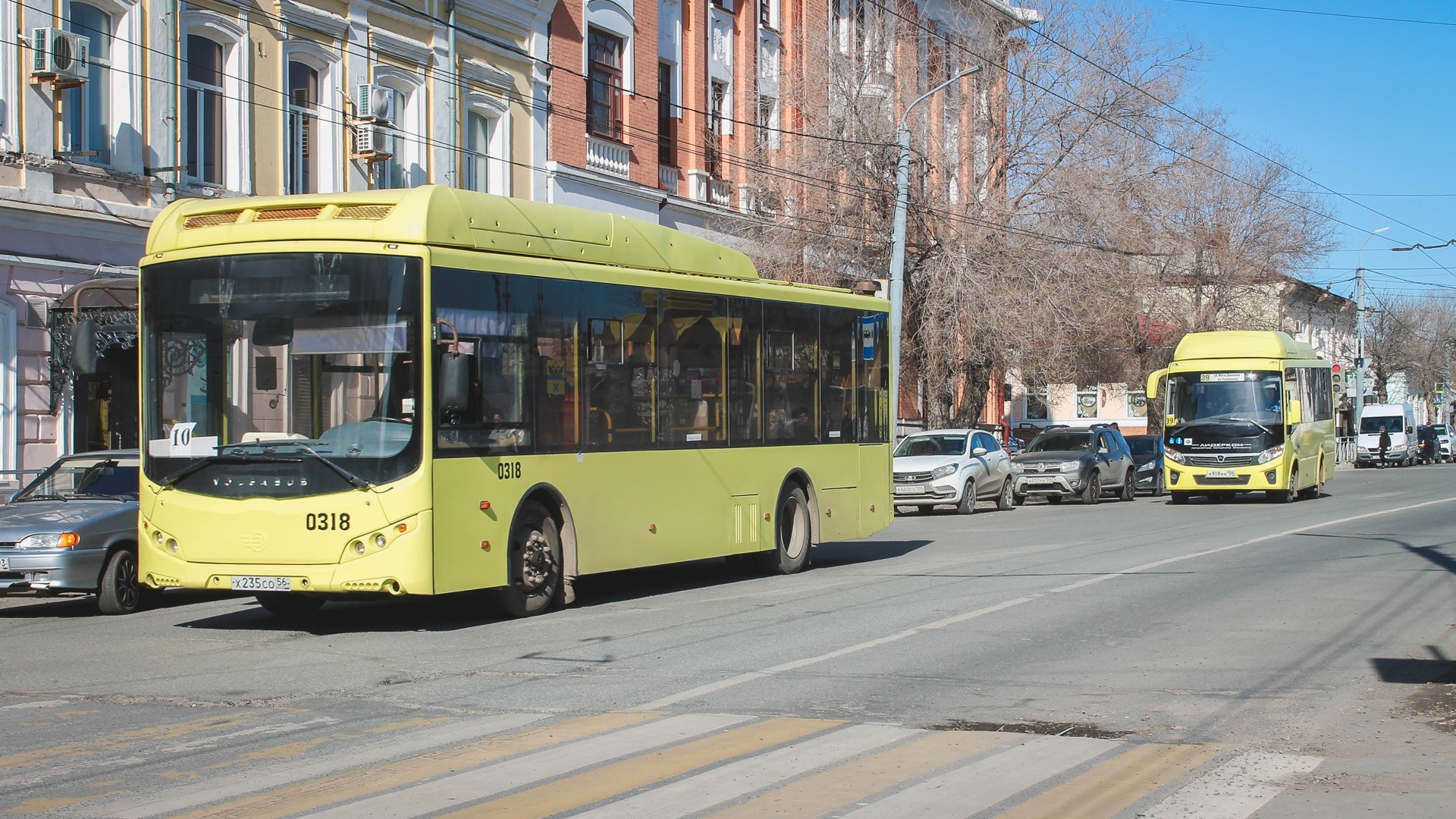 Неизвестный втыкает в сидения автобусов швейные иглы во Владивостоке