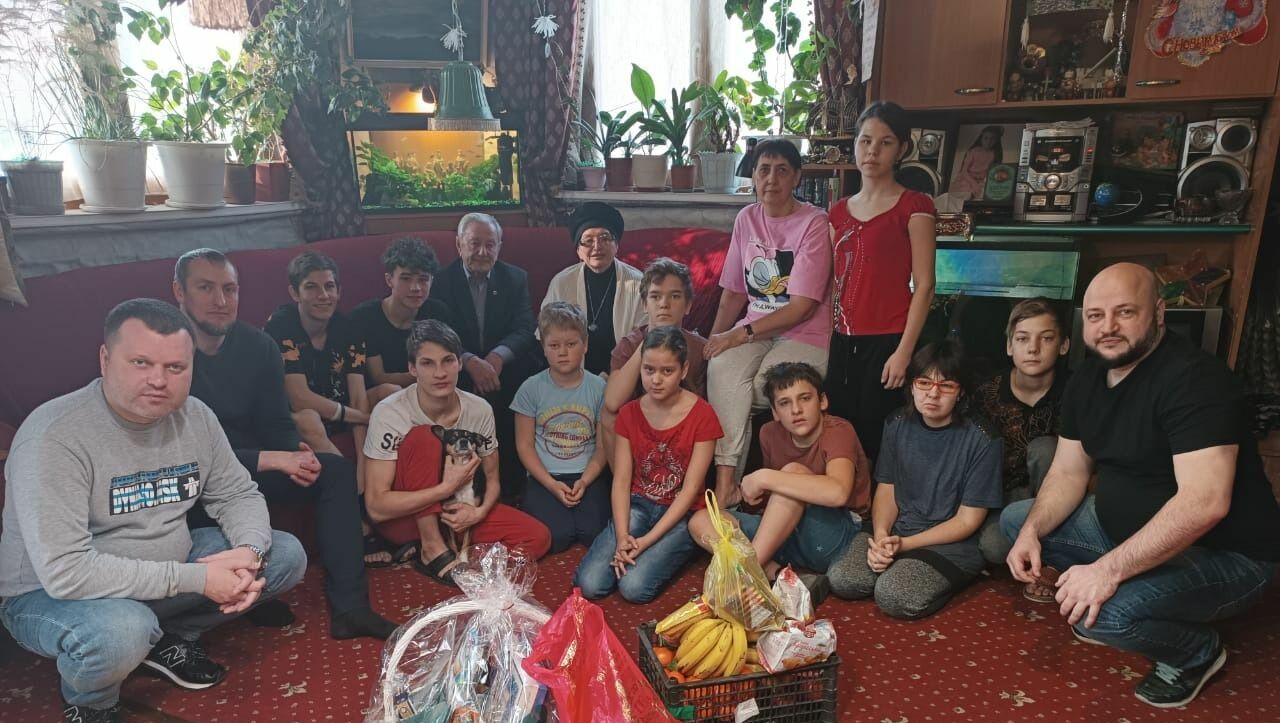 Во Владивостоке взяли шефство над семьёй с десятью детьми