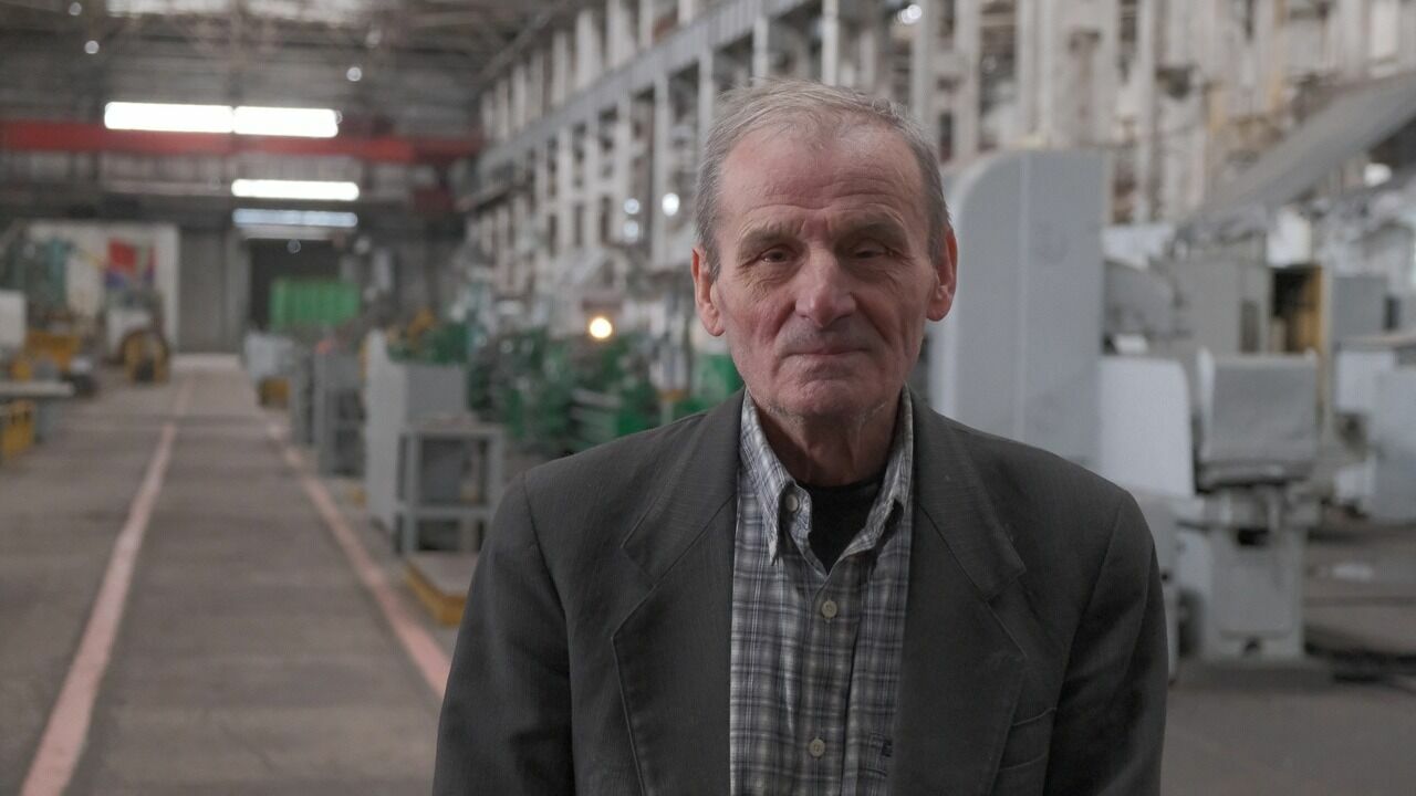 Фрезеровщик 5-го разряда Геннадий Федорович Петров работает на заводе «Донецкгормаш» уже 60 лет и не собирается на заслуженный отдых
