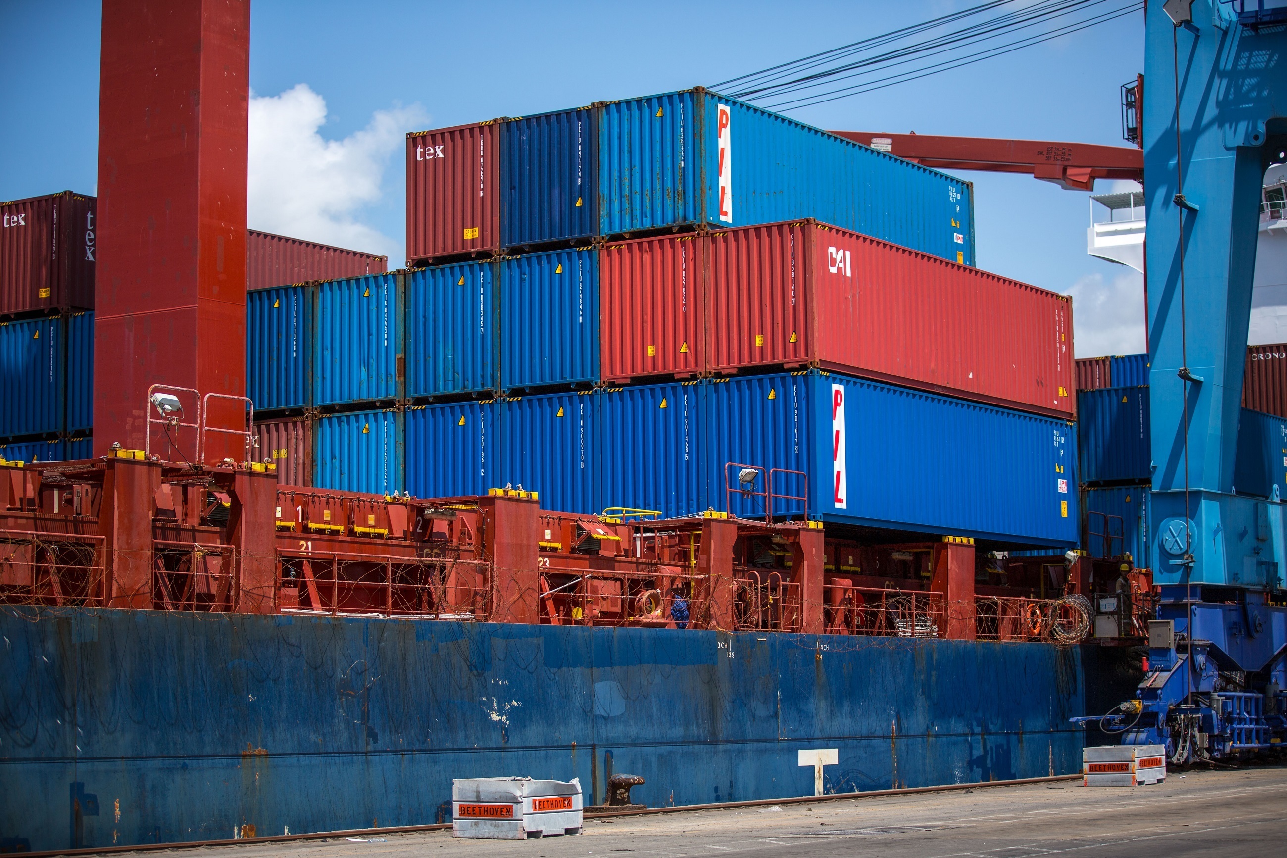 Импорт резко вырос: чего начали больше завозить из Китая в Приморье