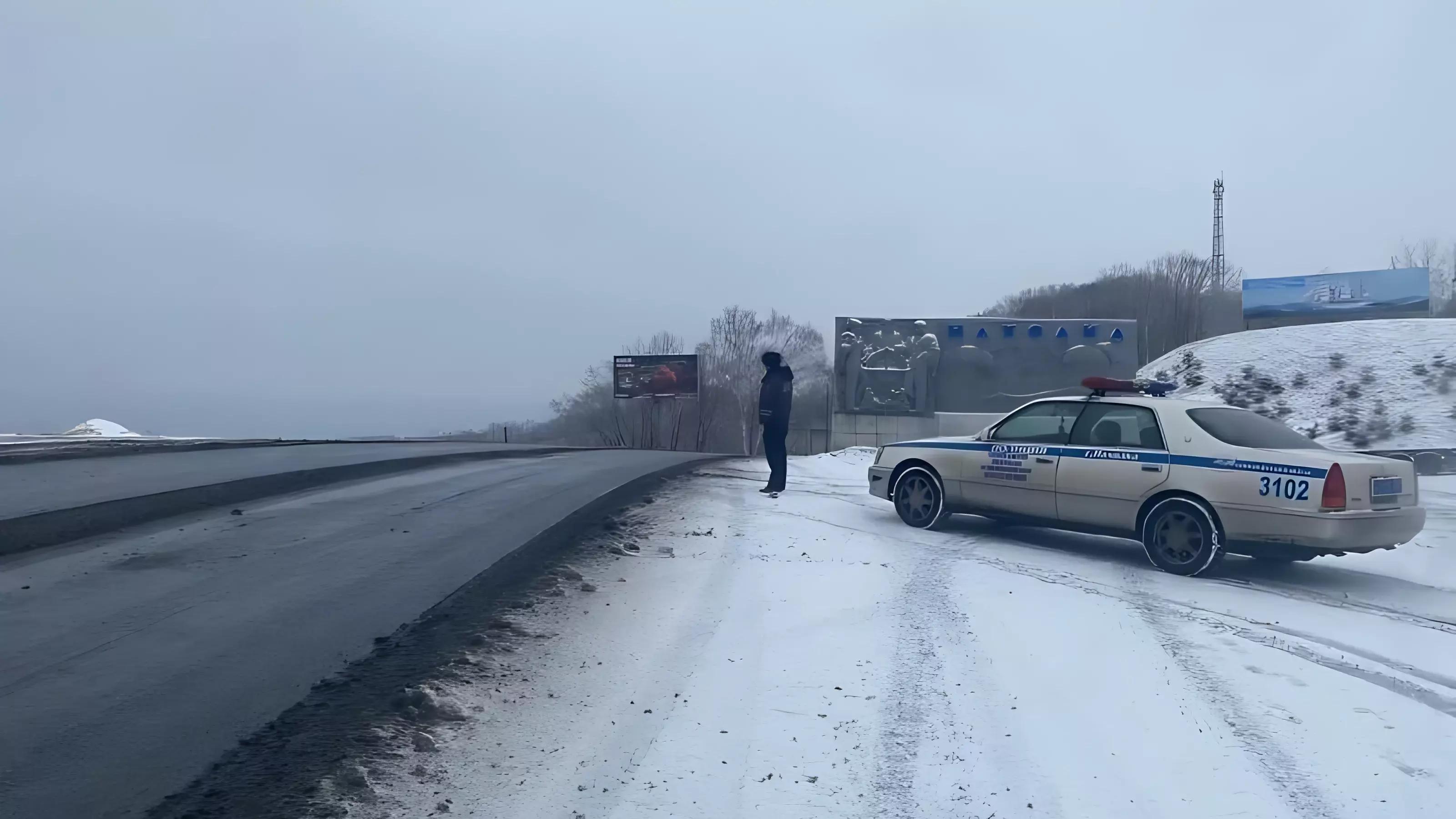 В Приморье на опасных участках дорог и перевалах дежурят автоинспекторы