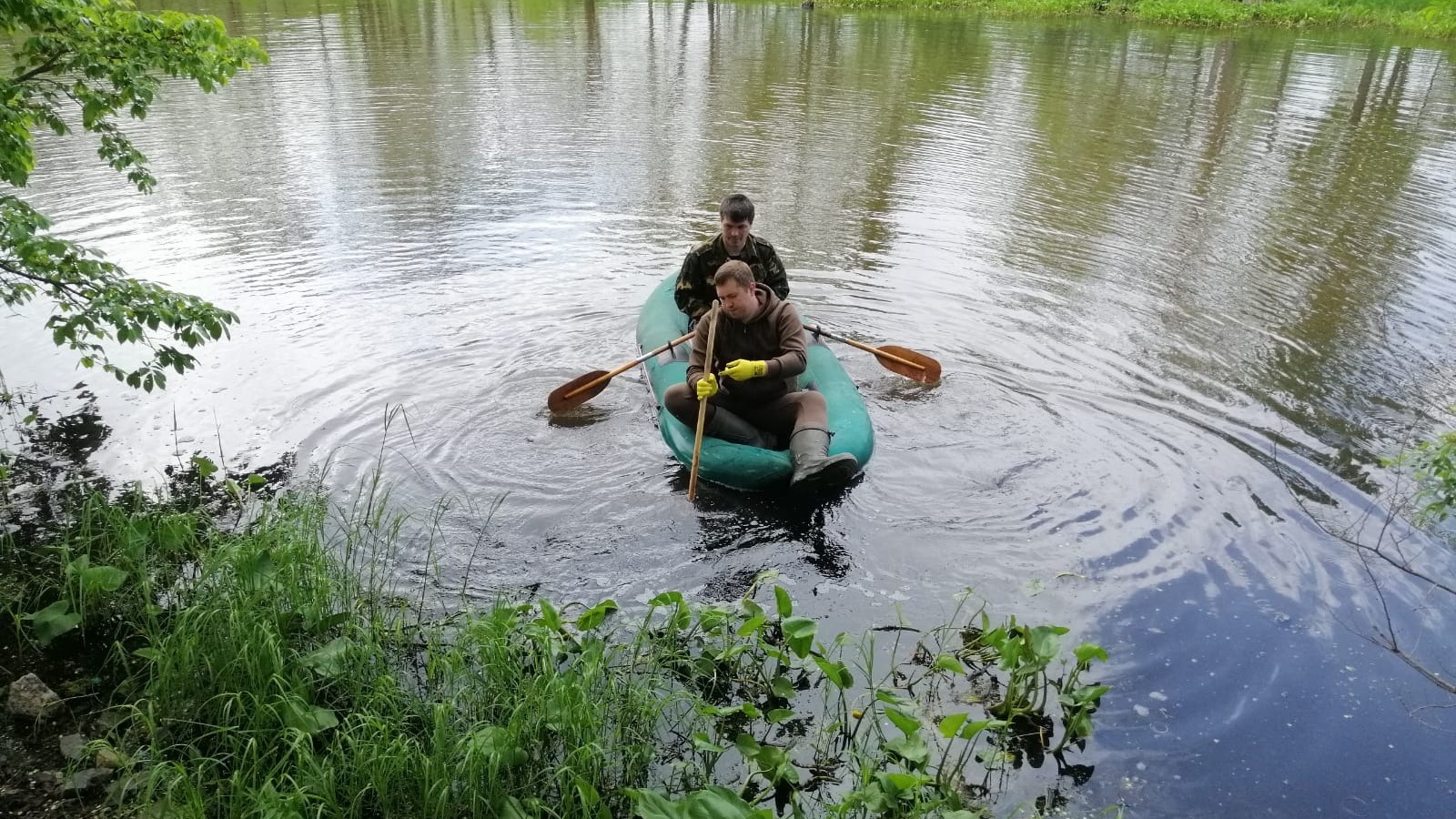 Субботник по очистке реки Богатая прошёл во Владивостоке