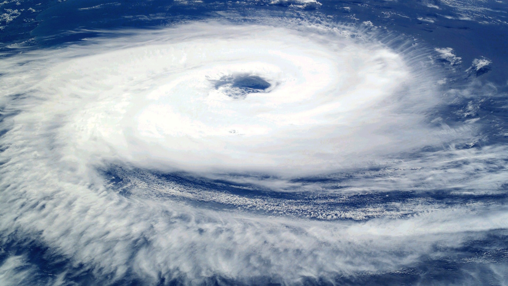 «Супертайфуны будут» — главный метеоролог Примгидромета Борис Кубай