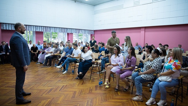 Мэр Владивостока встретился с жителями Ленинского района