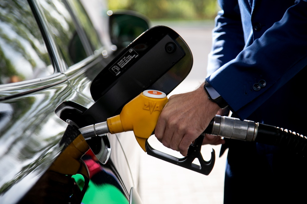 Бензиновая зависть: почему россиянам — дорого, а европейцам — дёшево