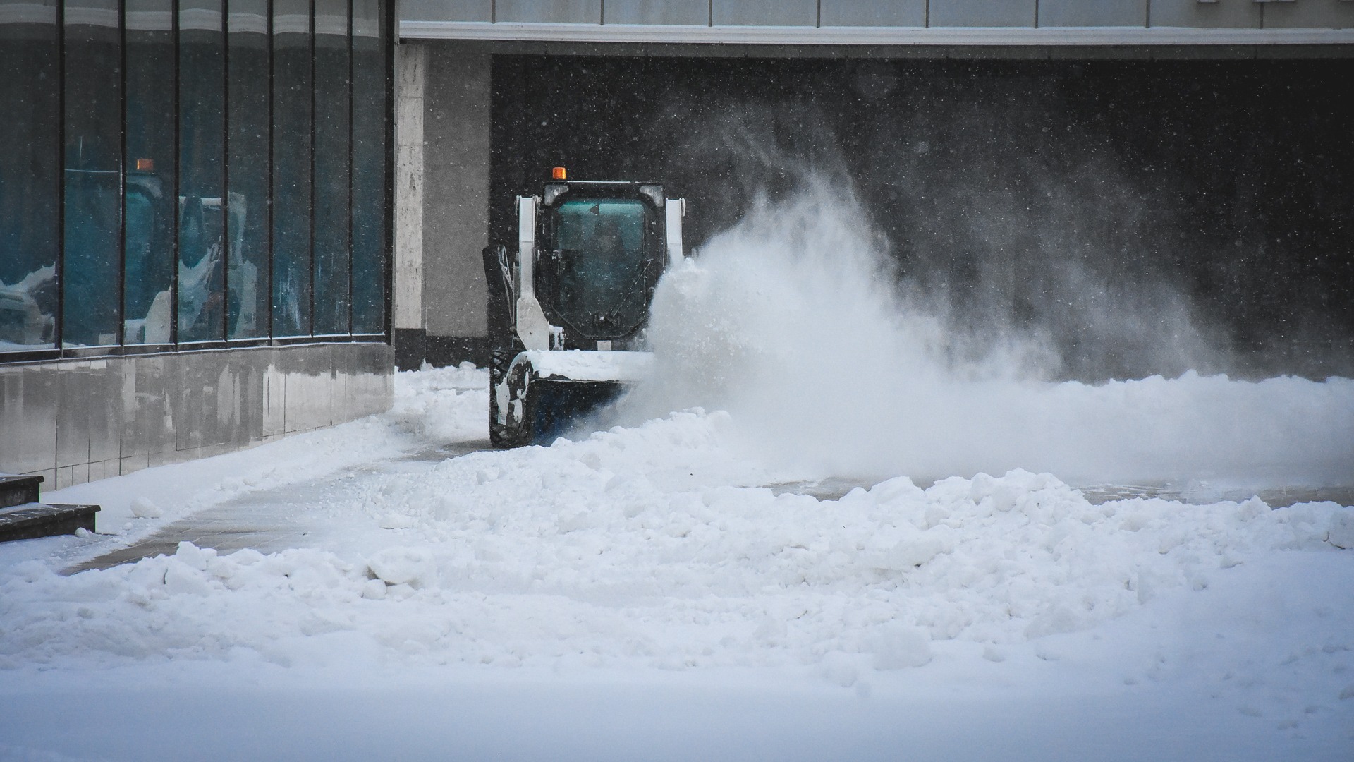 Аэропорт Сахалина закрыт в связи с сильнейшим снегопадом