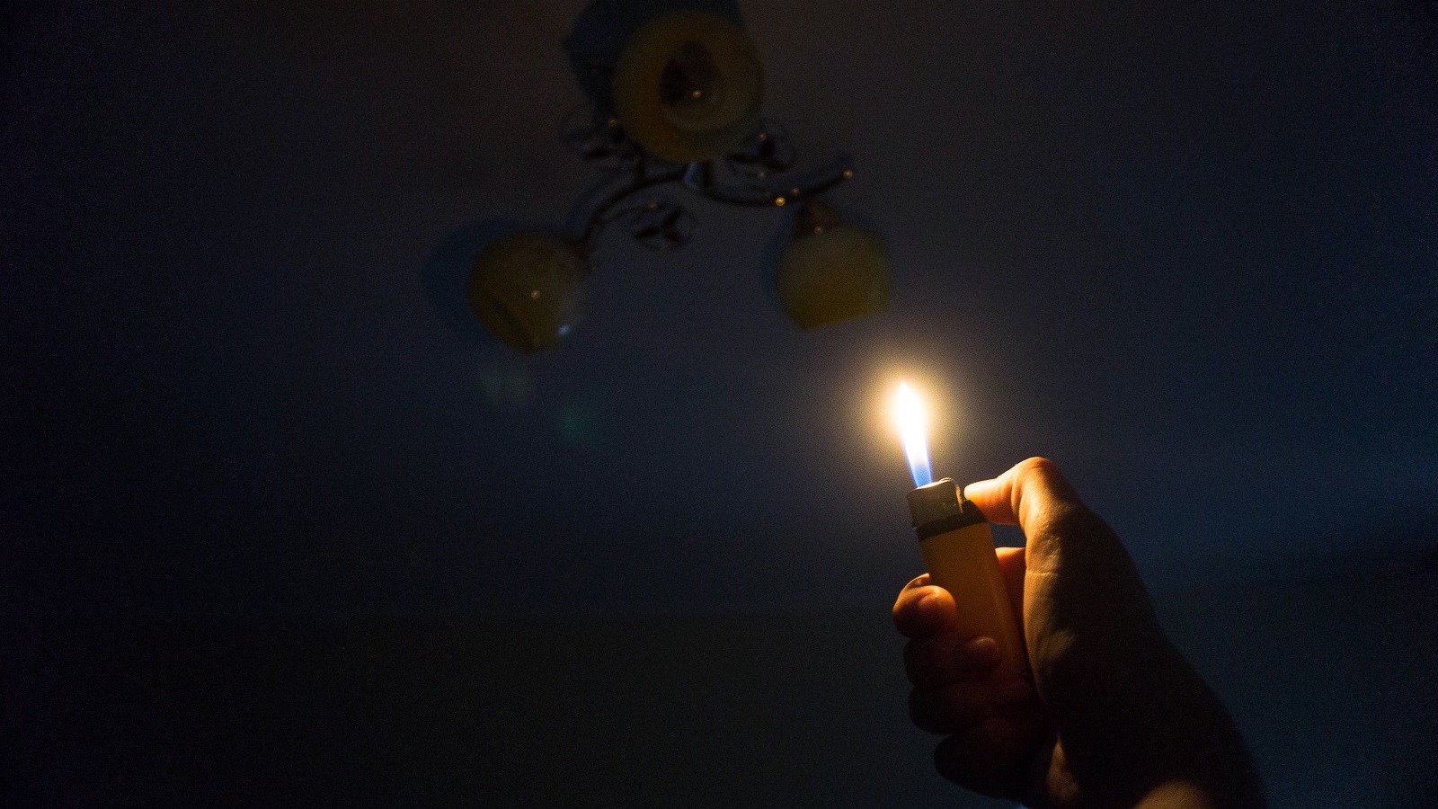 Жители более 100 домов во Владивостоке остались без электричества — комментарий ВПЭС