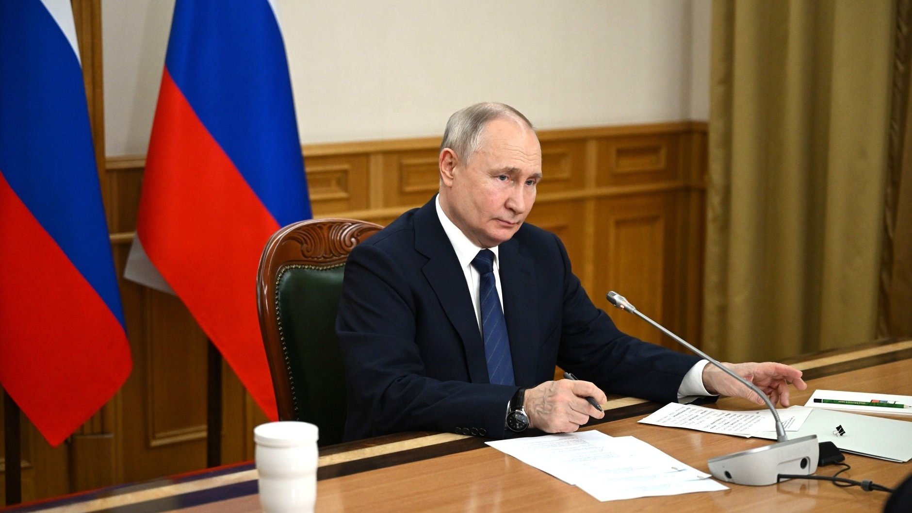 Центризбирком зарегистрировал Владимира Путина кандидатом в президенты РФ