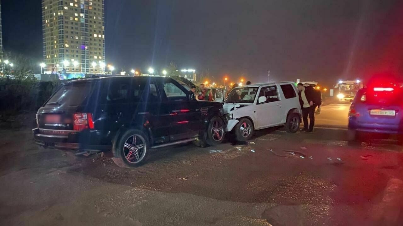Бешеный Land Rover вылетел на встречку и «раскатал» пять авто во Владивостоке