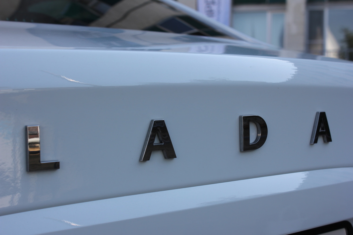 АвтоВАЗ: В Тольятти возобновилось производство внедорожника Lada Niva Travel