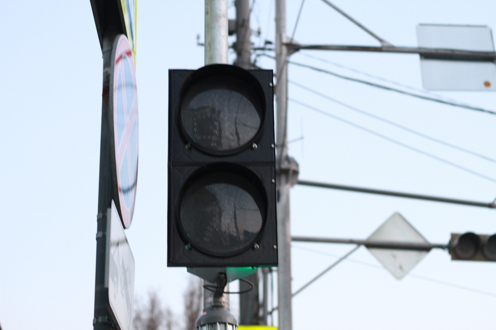 «Пять светофоров на два километра — это как?»: жителей Нейбута не радуют перемены