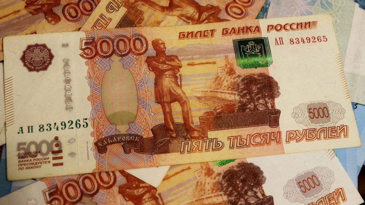 До 100 000 рублей без опыта: кому в Приморье готовы платить больше среднекраевой з/п