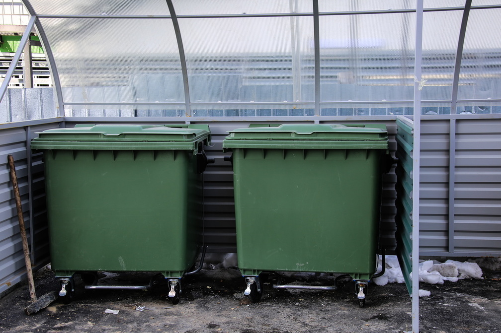 Новые контейнеры сократят объем закопанного мусора на Сахалине