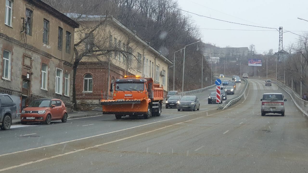 Движение по Шефнера во Владивостоке ограничили перед грядущей непогодой