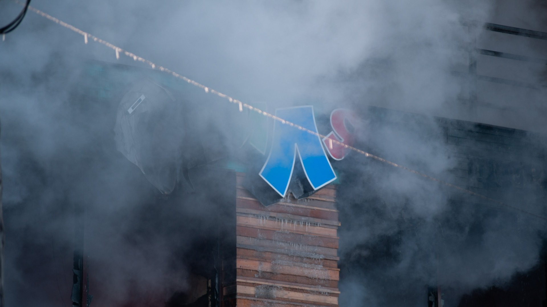Очевидцы сообщают о клубах дыма недалеко от «Фетисов Арены» во Владивостоке