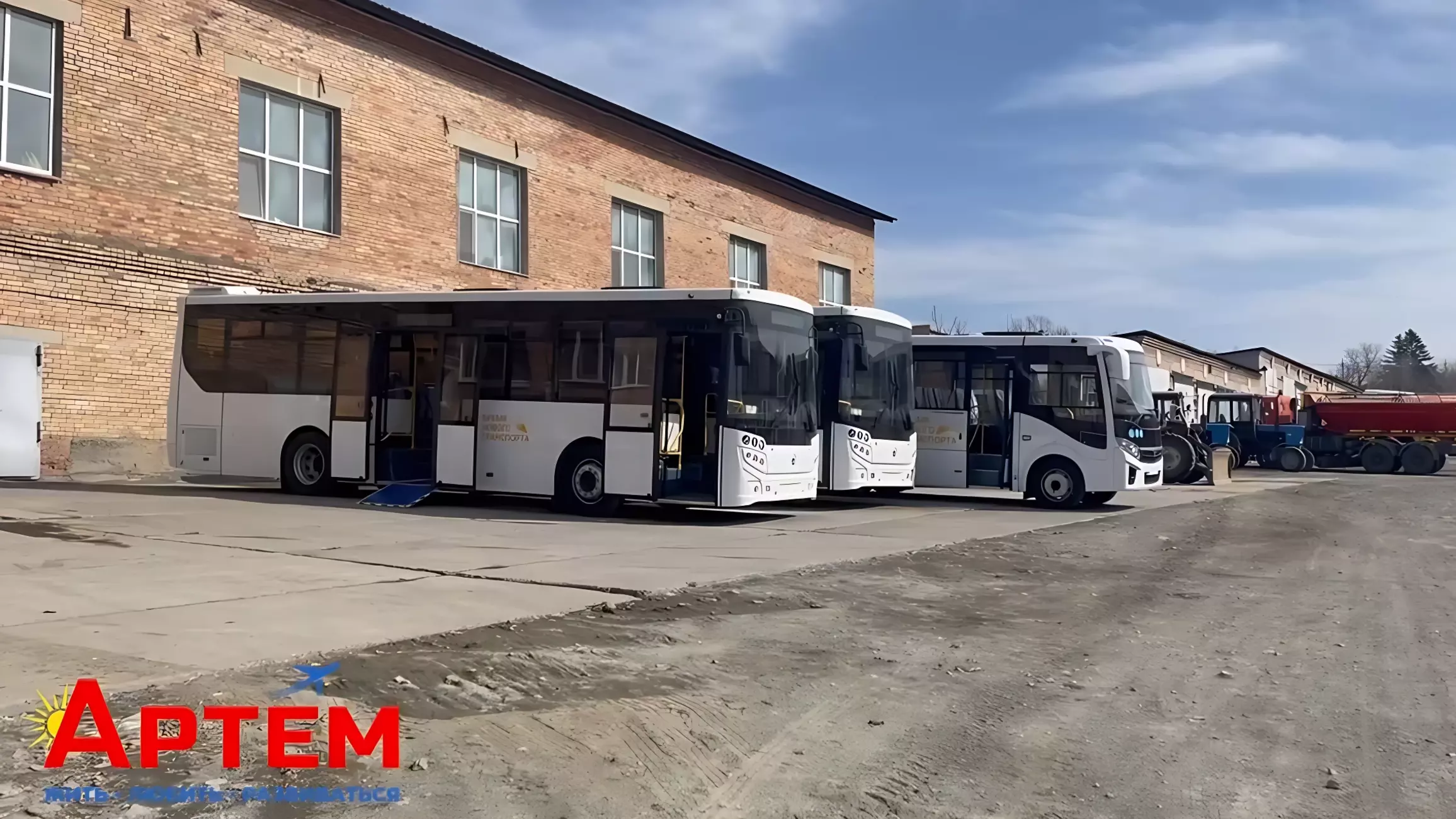 10 новых автобусов пополнили автопарк крупного города в Приморском крае