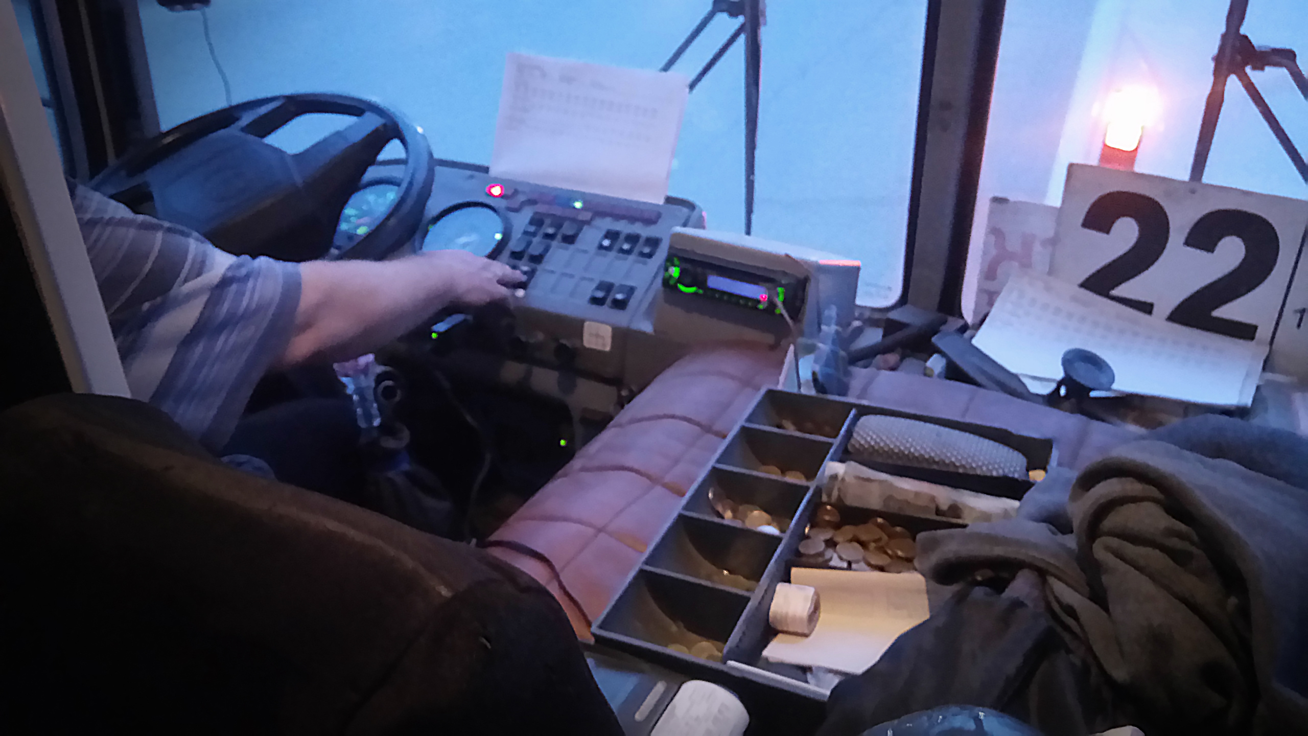 Во Владивостоке водитель автобуса наехал на ногу пенсионерки