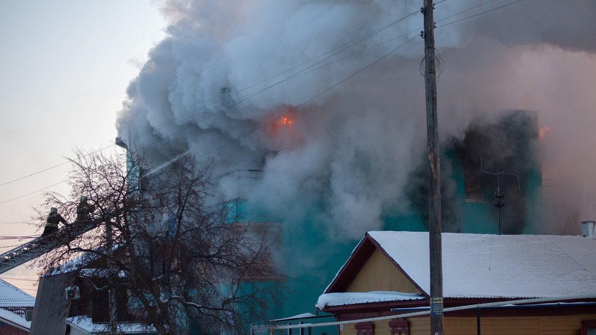 В Приморье случился пожар в многоквартирном доме