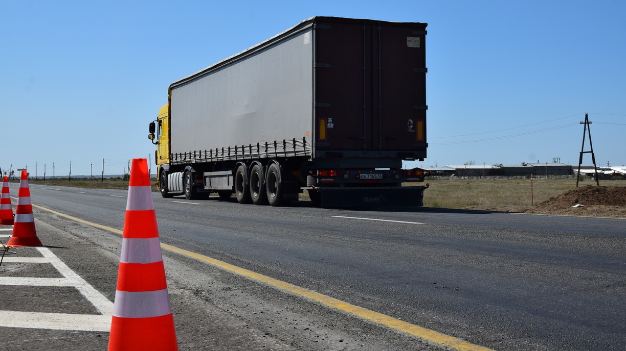 На границе с Китаем в Приморье образовалась огромная пробка из большегрузов