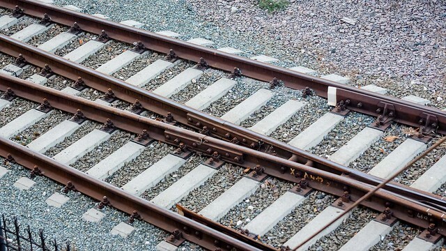Мужчину сбил поезд в Приморье