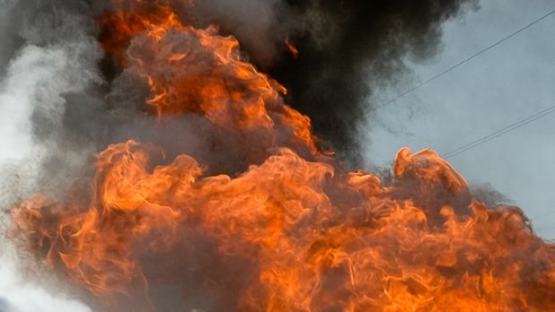 17 спасателей, 5 пожарных машин: во Владивостоке горел частный дом