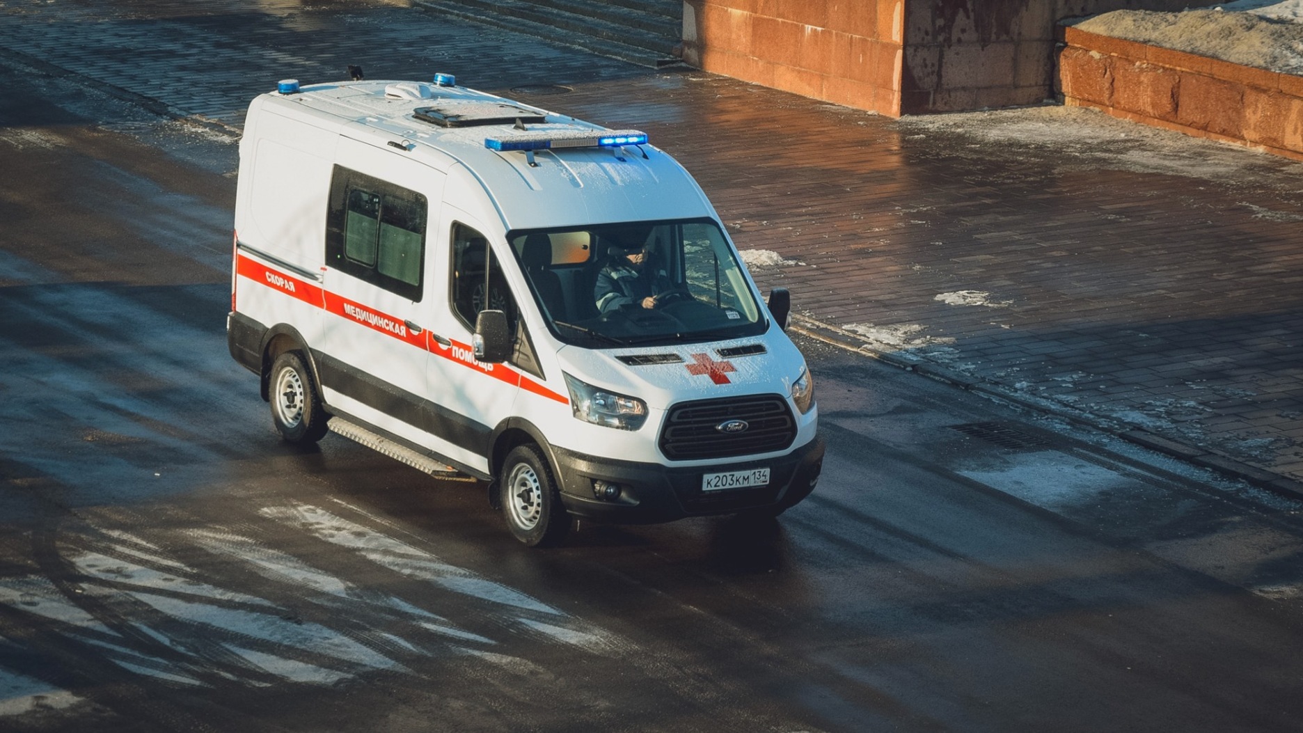 Девушка упала с крыши 22-этажного дома во Владивостоке