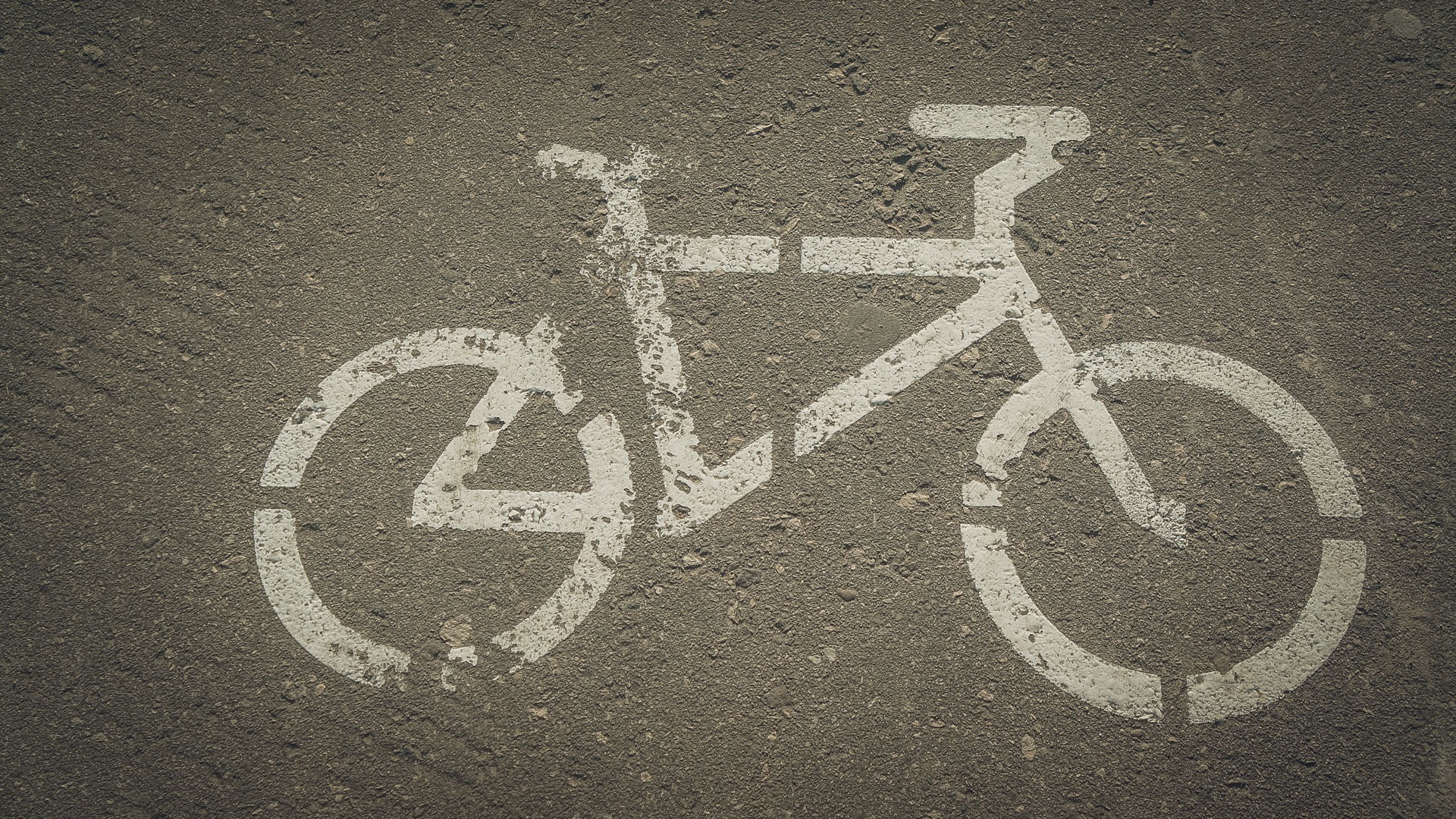 Как конфетку у ребенка: молодые люди украли велосипеды в Уссурийске