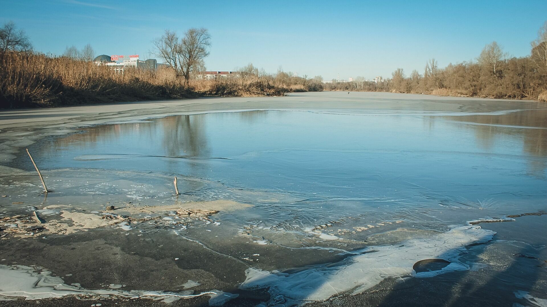 Опасно: на реках Приморья разрушается лед