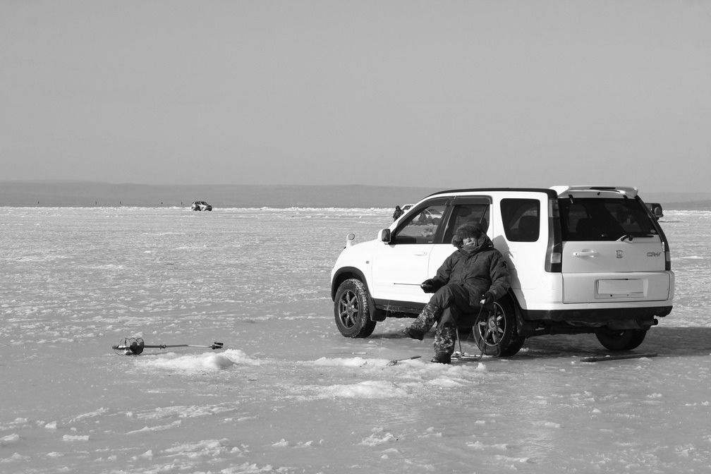 Выезд на лёд печально закончился для 5 рыбаков за день во Владивостоке