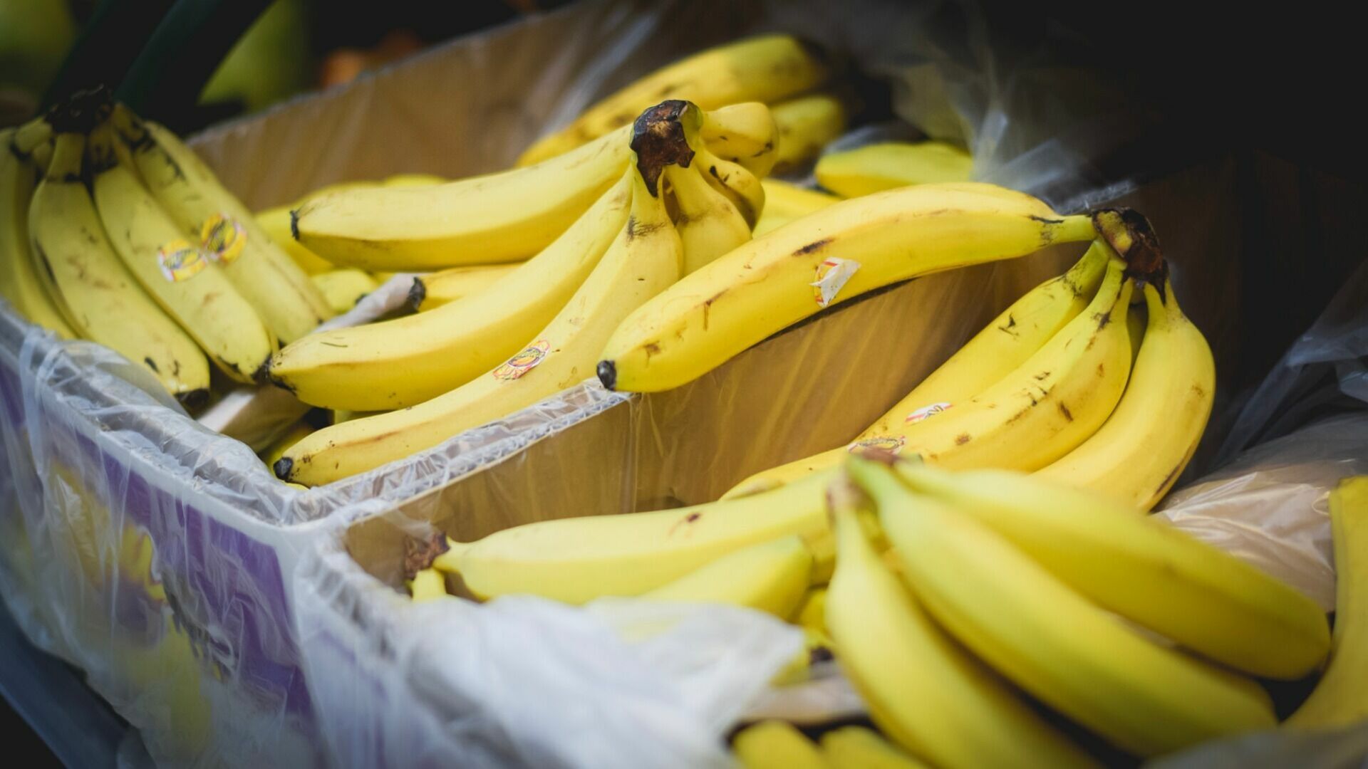 Банан доставил удовольствие жительницам Приморья