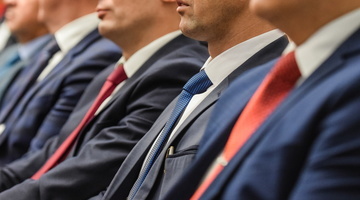 Мужчины в галстуках