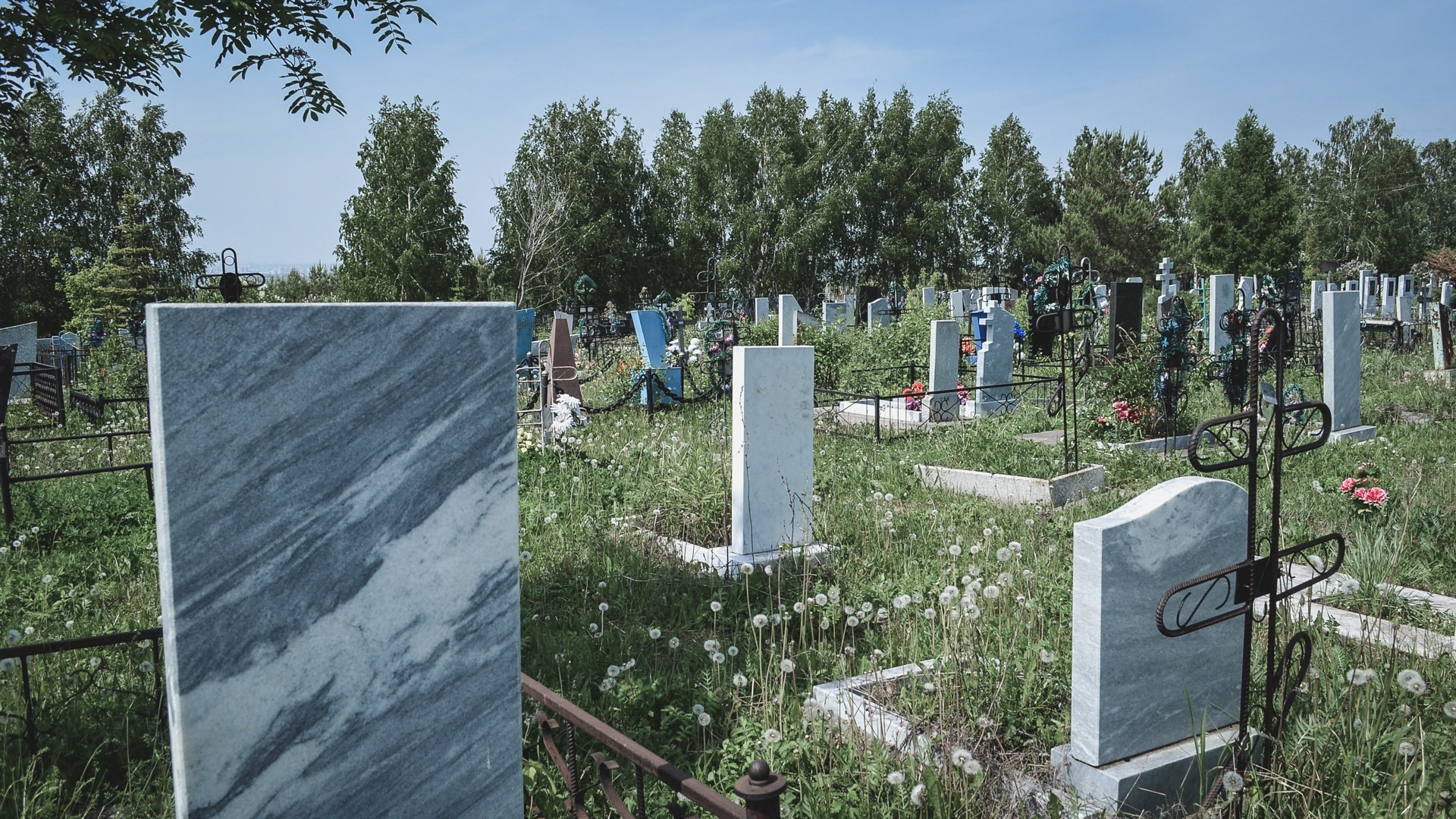 Жителям Приморья не стоит бывать на кладбищах до мая