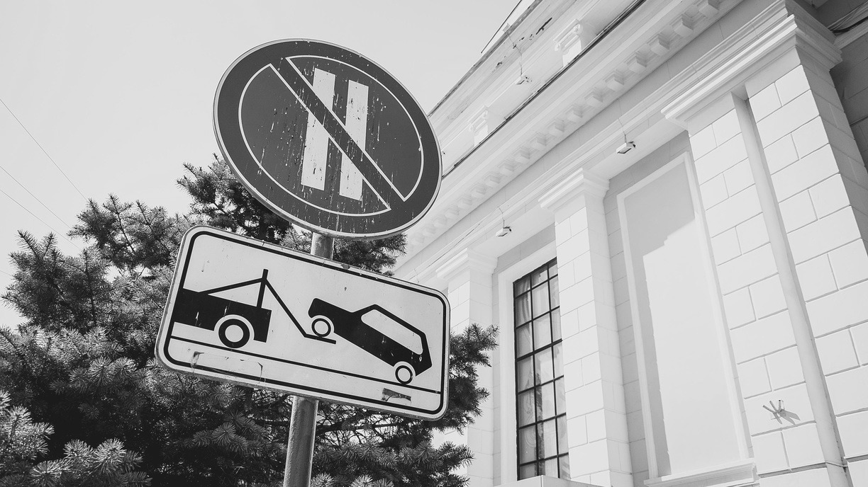 «По просьбам жителей»: парковку запретят на оживлённой улице Владивостока