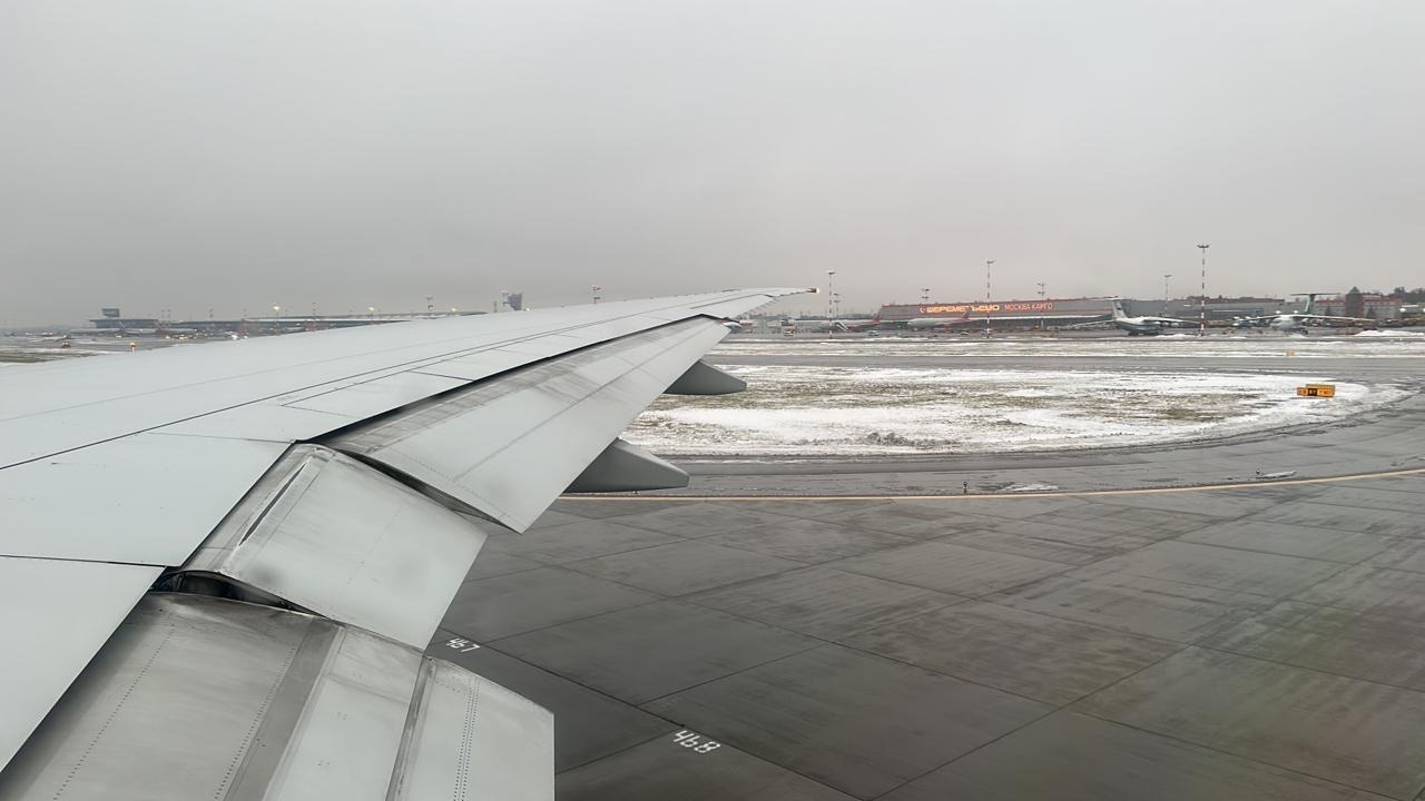 Предмет в крыле самолёта напугал пассажирку рейса Москва-Владивосток